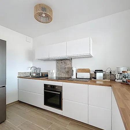Apartman Superbe T3 Renove Entre Port Et Avec Parking Prive - Fr-1-715-109 *